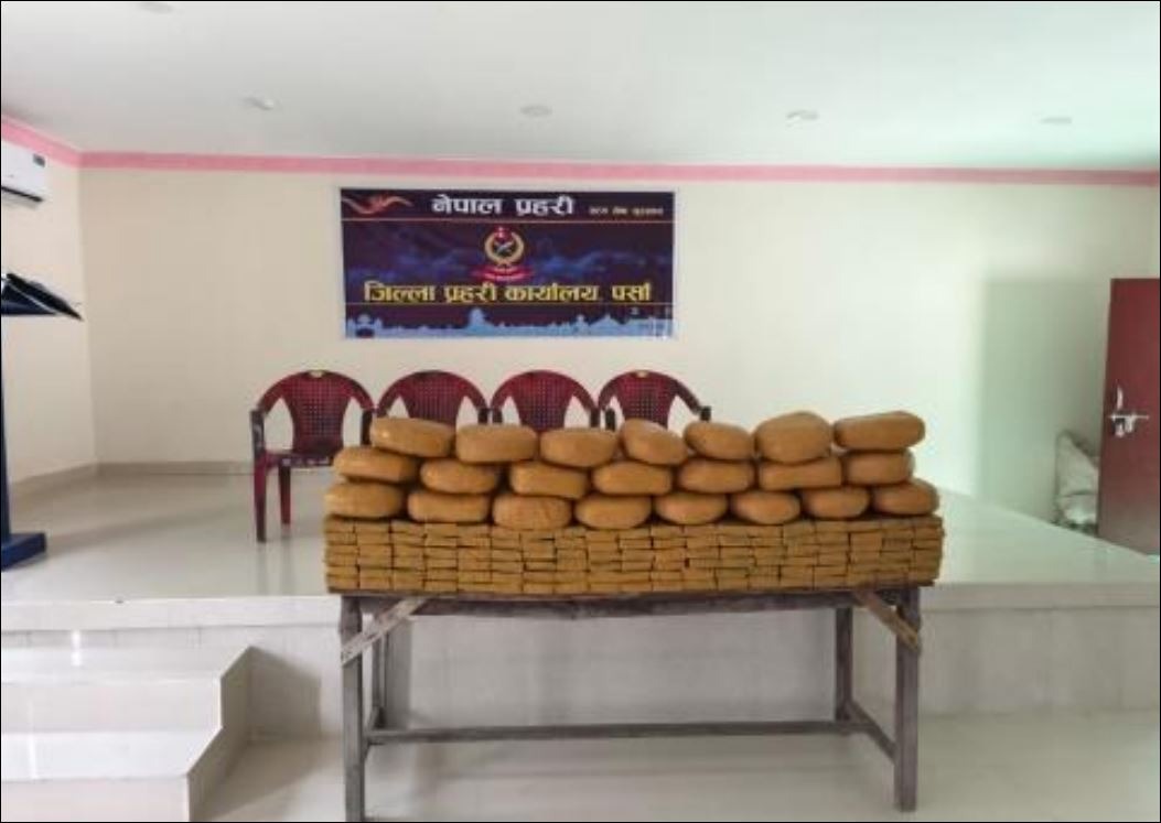 पर्सामा २४० किलो चरेशसहित दुई जना पक्राउ